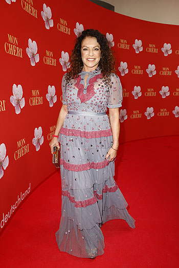 Christine Neubauer beim Mon Cheri Barbara Tag auf Schloss Nymphenburg am 4.12.2024 (©Foto: Gisela Schober/ Mon Cheri PR via Getty Images)